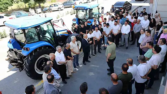 Yahyalı Belediyesi araç filosunu güçlendirdi: 2 yeni traktör hizmete alındı