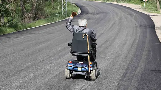 Yahyalı Belediyesi'nden Engelli Vatandaşa Akülü Araç Desteği
