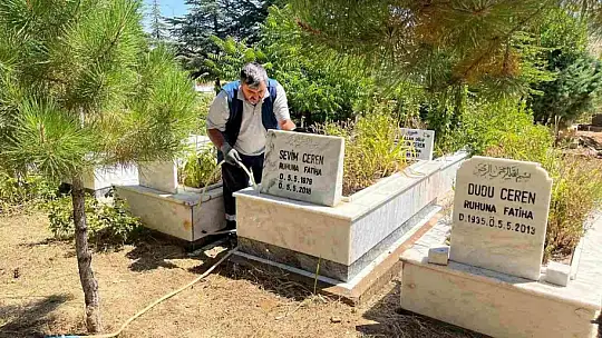 Yahyalı Belediyesi personelinden örnek vefa: Aile kabristanlarını temizleyip dualarını ettiler