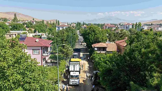 Yahyalı'da asfalt seferberliği hız kesmeden devam ediyor