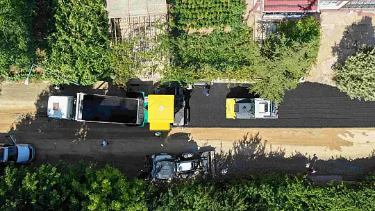 Yahyalı'da asfalt seferberliği hız kesmeden devam ediyor
