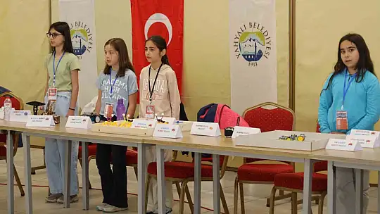 Yahyalı'da Robotik Kodlama ve Teknoloji Zirvesi gerçekleştirildi