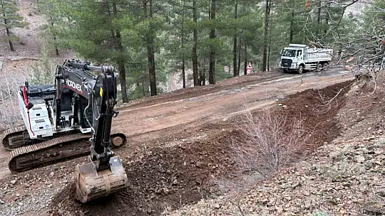 Yahyalı'da sel ve heyelan sonucu kapanan yollar açıldı