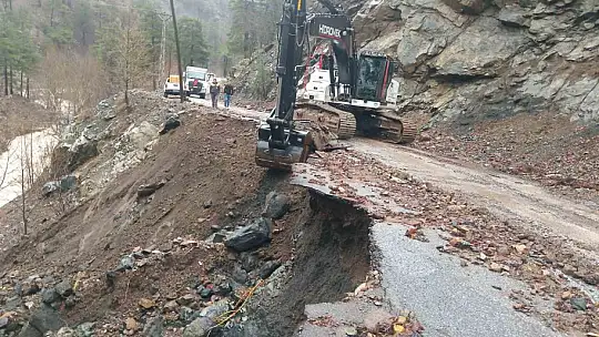 Yahyalı'da sel ve heyelan sonucu kapanan yollar açıldı