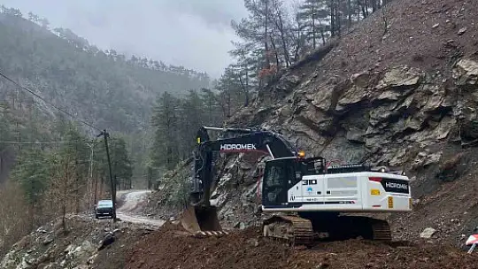 Yahyalı'da sel ve heyelan sonucu kapanan yollar açıldı