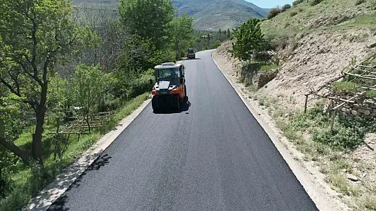 Yahyalı'da sıcak asfalt serimi başladı