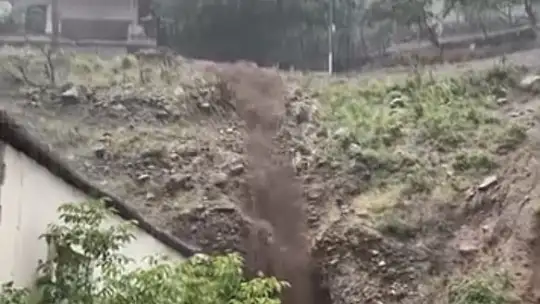 Yahyalı'da yağış sele neden oldu, evler araçlar zarar gördü