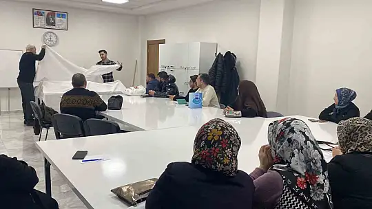 Yakınlarının cenazesini yıkamak için gassallık kursuna katılıyorlar
