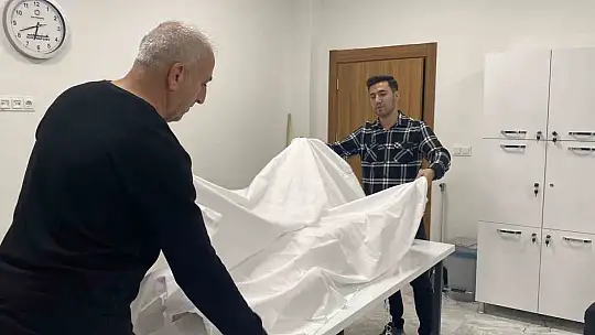 Yakınlarının cenazesini yıkamak için gassallık kursuna katılıyorlar