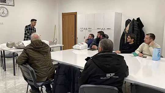 Yakınlarının cenazesini yıkamak için gassallık kursuna katılıyorlar
