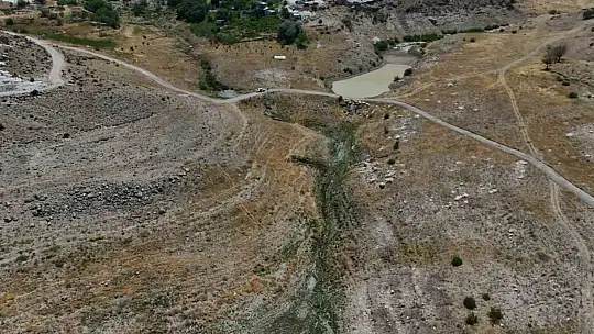 Yamula Barajı'nda sular çekildi, eski mahalle ortaya çıktı