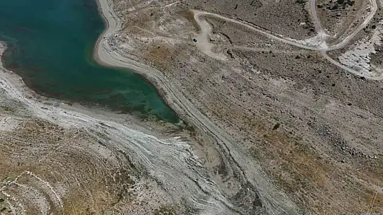 Yamula Barajı'nda sular çekildi, eski mahalle ortaya çıktı