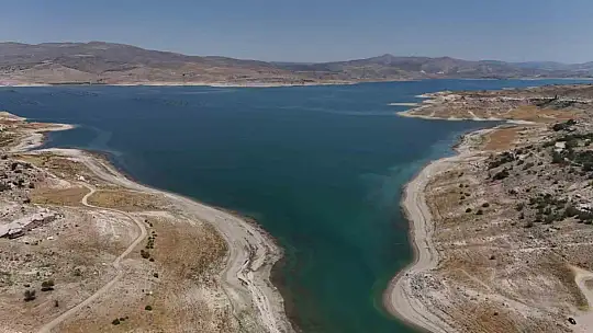 Yamula Barajı'nda sular çekildi, eski mahalle ortaya çıktı