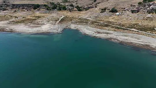Yamula Barajı'nda sular çekildi, eski mahalle ortaya çıktı