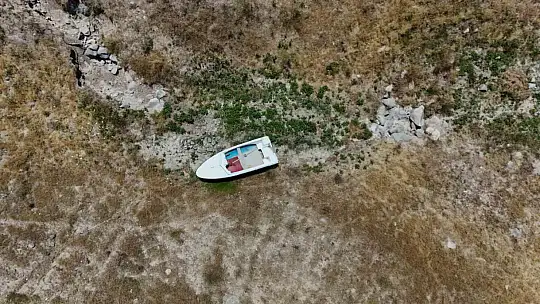 Yamula Barajı'nda sular çekildi, eski mahalle ortaya çıktı