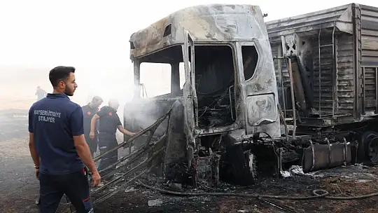 Yanan tır kullanılamaz hale geldi