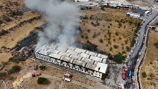 Yangın peşlerini bırakmadı: Aynı mobilya markasının fabrikası 2 ayda 2 kez yandı