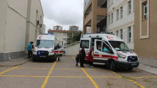 Yangın ziline basınca okulda izdiham çıktı: 15 öğrenci yaralı