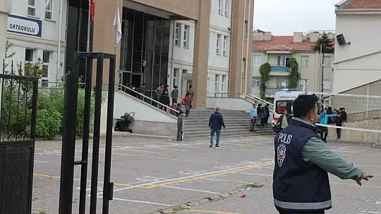 Yangın ziline basınca okulda izdiham çıktı: 15 öğrenci yaralı