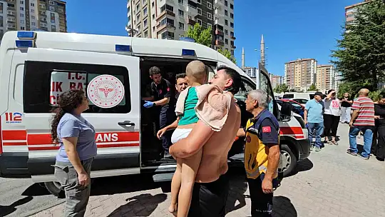 Yangında mahsur kalanlar kurtarılmaya başlandı, çocuklarına kavuşan aileler gözyaşlarına boğuldu