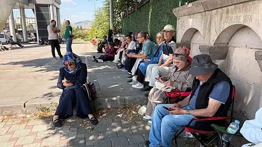 Yanlış okula geldi, sınava yetiştirmek için vatandaş seferber oldu