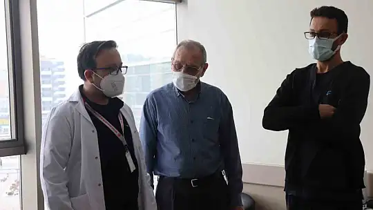 Yapay akciğer ve kalp cihazı ile hayata tutundu