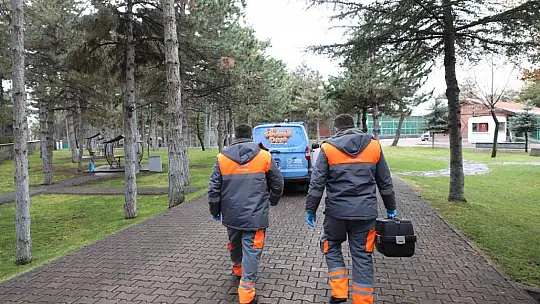 Yardıma muhtaç sokak hayvanları Melikgazi'nin sevimli dost ambulansı ile hayata tutundu