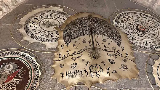 Yarım asırdır Türk kültürünü deri ve taşa işliyor