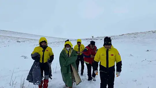 Yaylada mahsur kalan çoban 24 saatte kurtarıldı