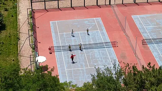 Yaz Spor Okulları'nda 10 bin 500 çocuk sporla buluştu