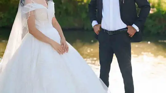 Yeni evlenen çift soluğu kanoda aldı