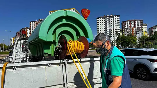 Yeşil alanlarda hastalık ve zararlılara karşı mücadele sürüyor