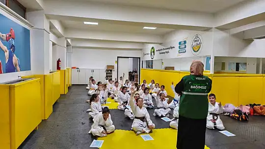 Yeşilay'dan sporcu gençlere 'bağımlılıkla mücadele seminerleri'