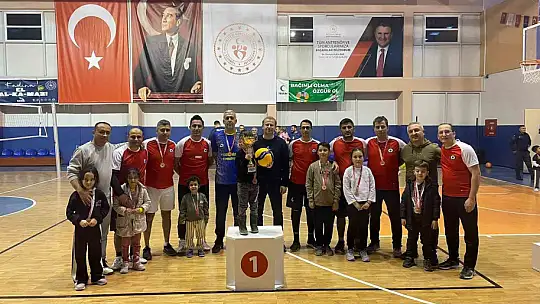 Yeşilhisar'da Harun Akkaş Kurumlar Arası Voleybol Turnuvası sona erdi