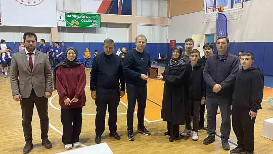 Yeşilhisar'da Harun Akkaş Kurumlar Arası Voleybol Turnuvası sona erdi