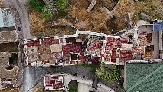 Yıllanmış halılar serildi, renk cümbüşü ortaya çıktı