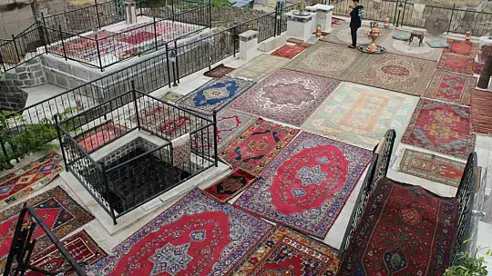 Yıllanmış halılar serildi, renk cümbüşü ortaya çıktı