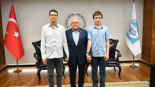 YKS'de Türkiye derecesi yapan öğrencilere tam destek