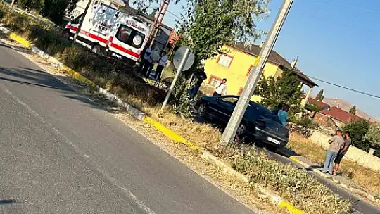 Yoldan çıkan otomobil, araziye girdi: 2 yaralı