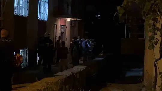 Yürümekte zorluk çeken babasının tekerlekli sandalyesini ateşe verdi