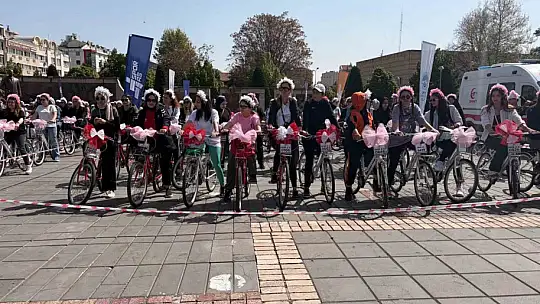 Yüzlerce anne Anneler Günü'nde pedalladı