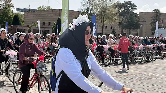 Yüzlerce anne Anneler Günü'nde pedalladı