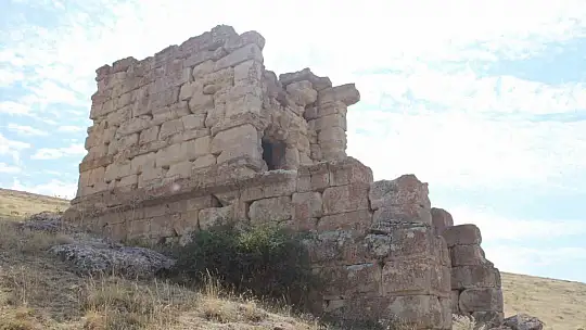 Yüzyıllardır ayakta, mahalleli yok olmamasını istiyor