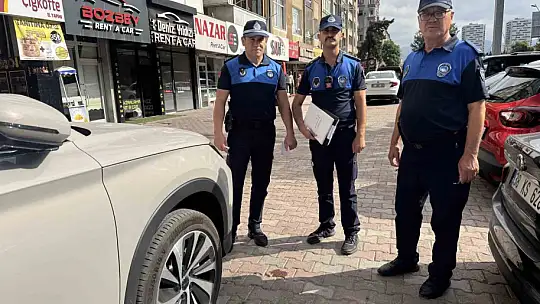 Zabıtadan yaya yoluna park eden araç ve sürücülerine denetim