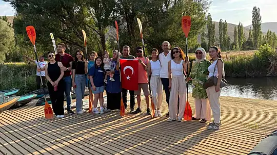 Zamantı Irmağı'nda şehit yakınları ve gaziler ücretsiz kanoya bindirildi