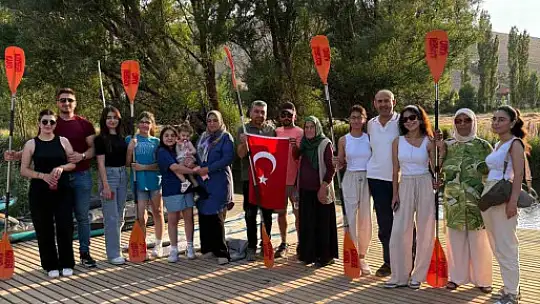 Zamantı Irmağı'nda şehit yakınları ve gaziler ücretsiz kanoya bindirildi