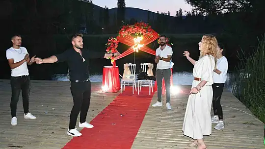 Zamantı Irmağı'nda sürpriz evlilik teklifi