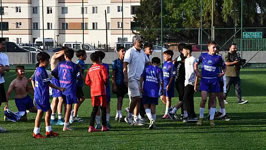 Zeki Akparlar FK, U12 Liginde de şampiyon oldu
