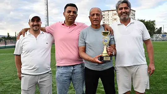 Zeki Akparlar FK, U12 Liginde de şampiyon oldu