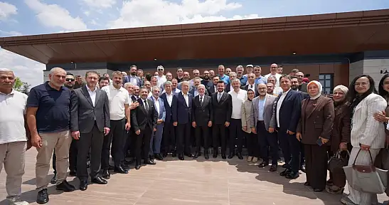 AK Parti Kayseri Teşkilatı, görevdeki 500. gününü istişare toplantısıyla taçlandırdı